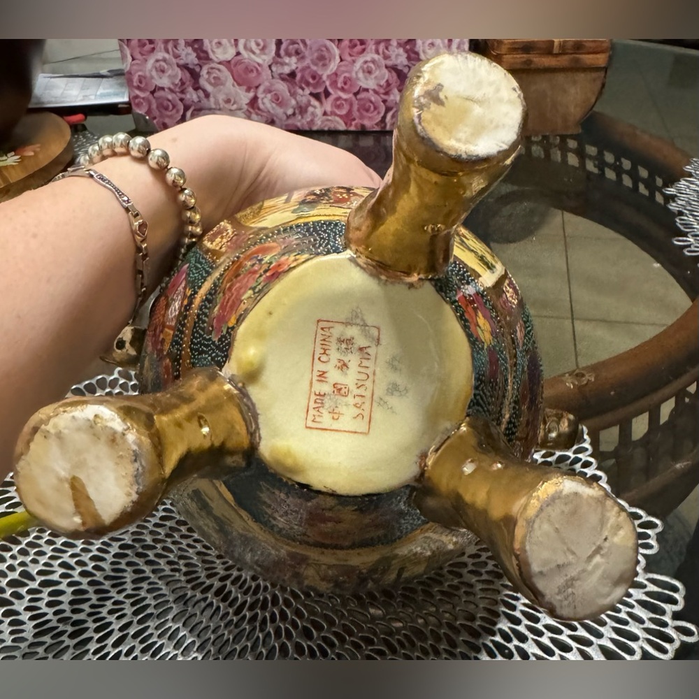 Vintage Satsuma Hand Painted Pot W/ Gold Gilding ,detailed Dots 3 legged~signed - Picture 7 of 16